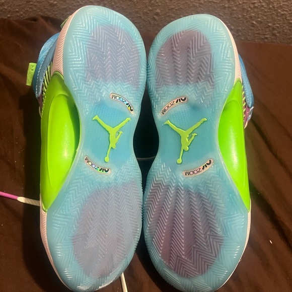 Vibrant Blue and Green Athletic Sneakers with Modern Design Air Jordan 35 Nike - Picture 2 of 8